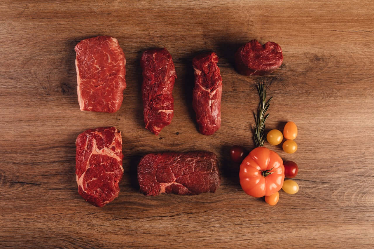 Bewusster Grillen & Genießen mit Büffel Bill Sommer und Grillen gehören in Deutschland einfach zusammen wie Kino und Popcorn. Längst werden dabei aber nicht mehr nur die Standards wie Nackensteak, Bratwurst oder Hähnchenbrust aufgelegt – mittlerweile geht