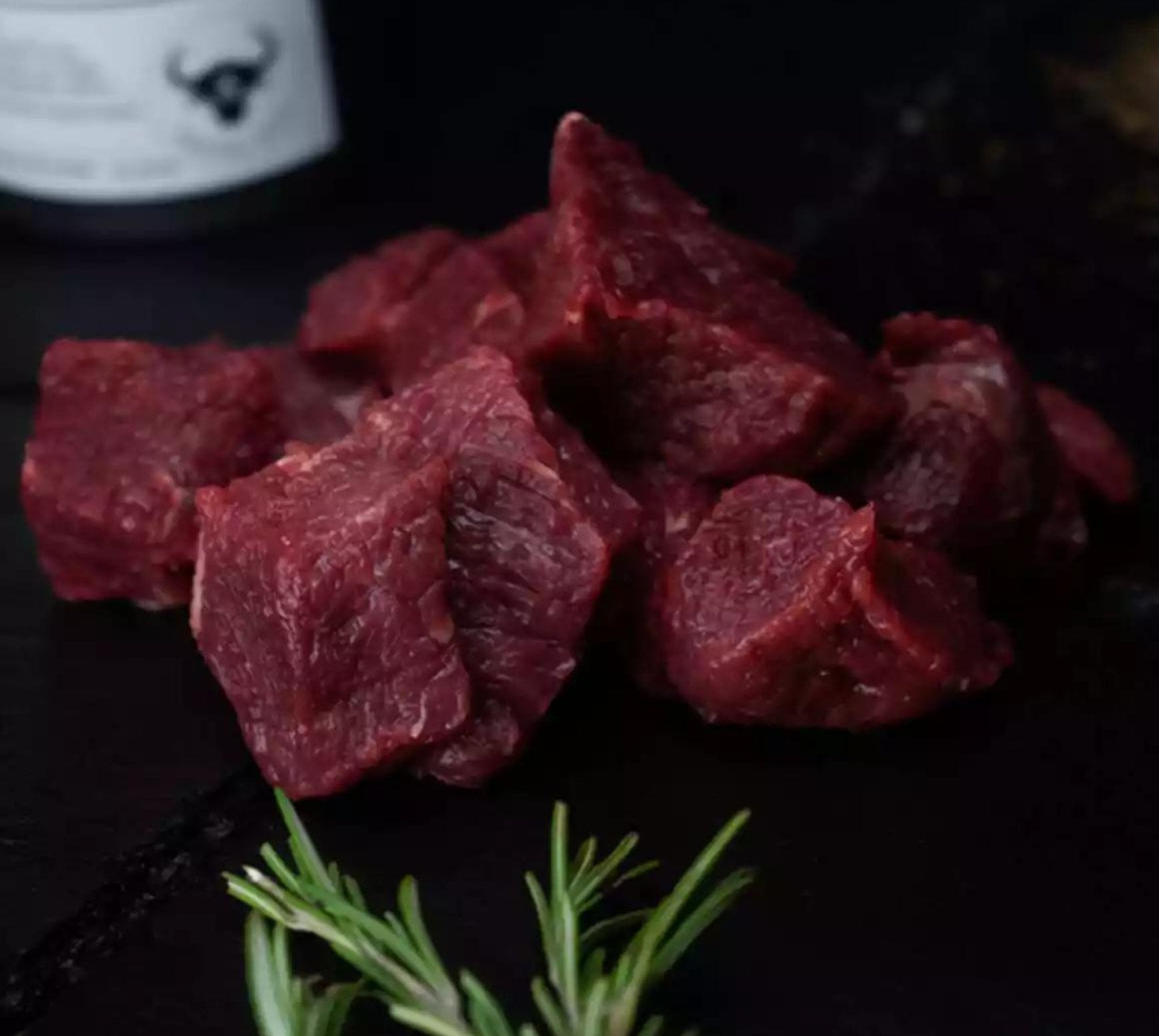 Bodensee Färse Gulasch - Qualitätsfleisch bei BüffelBill Kaufen Sie Gulasch vom Bodensee Färse bei BüffelBill - hochwertiges Fleisch für deftige Gerichte wie Eintöpfe & Schmorgerichte. Frische und Qualität garantiert. Genießen Sie den einzigartigen Geschm