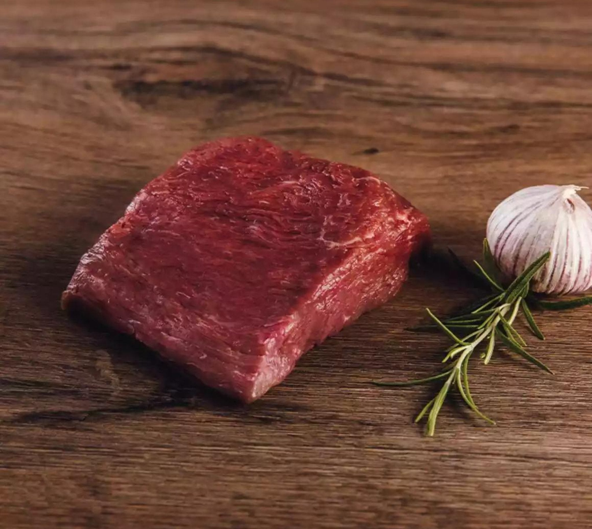 Prime Sirloin Steak - Italienischer Edel-Büffel| BüffelBill Erleben Sie mit BüffelBill's Prime Sirloin Steak vom italienischen Wasserbüffel ein wahrhaft edles Stück Fleisch. Entdecken Sie den Geschmack der Steakhüfte – unterschätzt, aber äußerst köstlich.